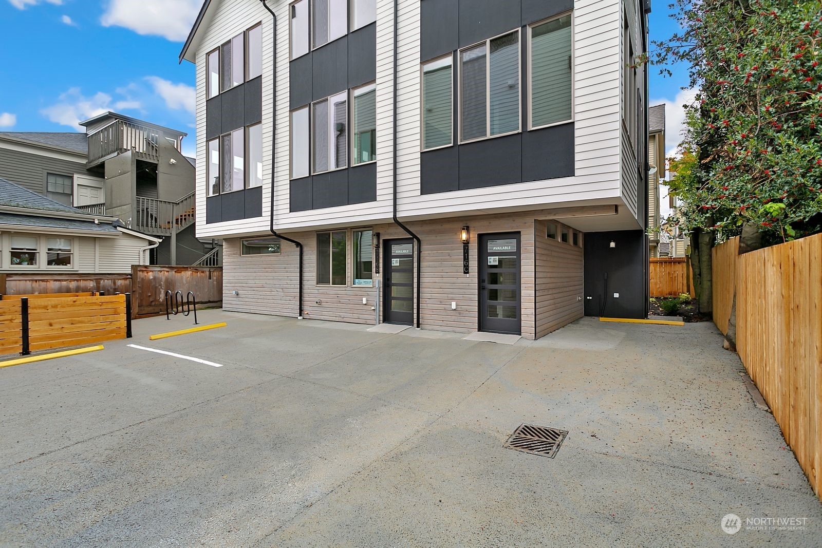 Property Photo:  716 N Motor Place C  WA 98103 