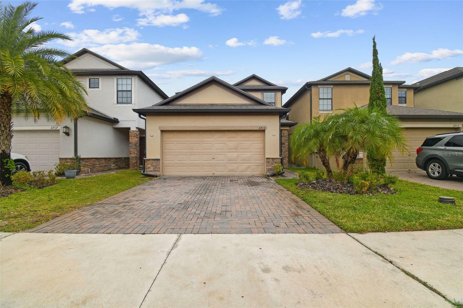 Property Photo:  2715 Garden Falls Drive  FL 33511 