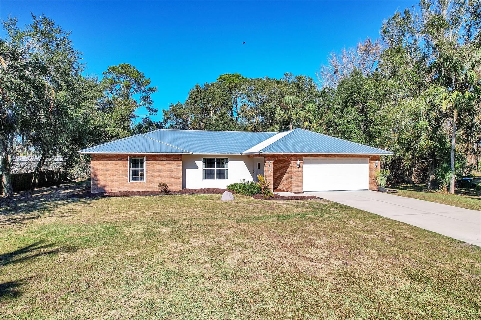 Property Photo: 206 Cypress Avenue FL 32759