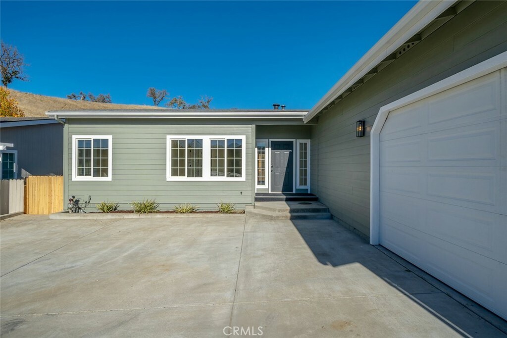 Property Photo:  3010 Bridle Trail Lane  CA 93446 