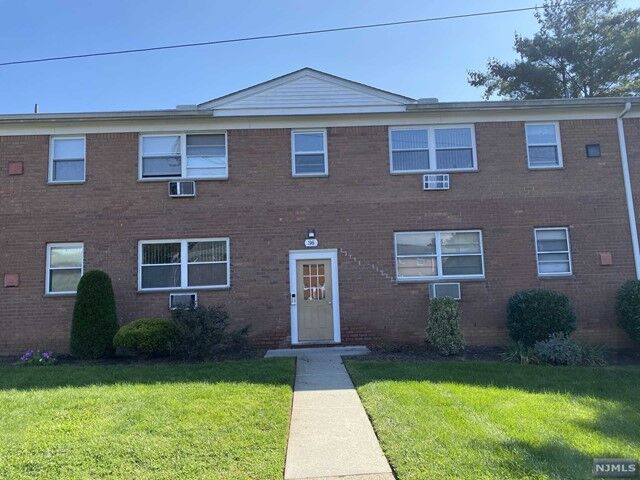 Property Photo:  36 Knox Terrace  NJ 07470 