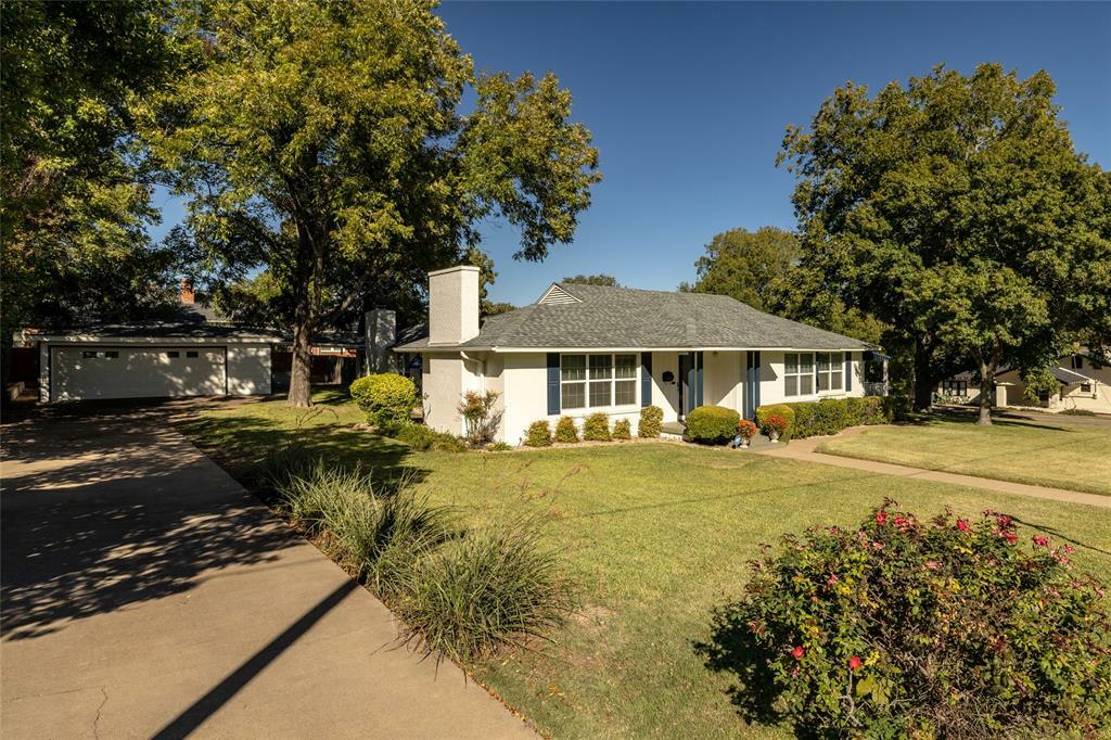 Property Photo:  604 W Lee Avenue  TX 76086 