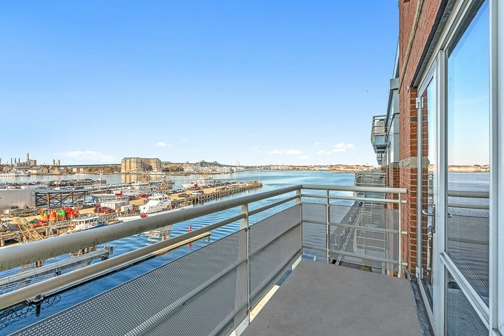 Property Photo:  3 Battery Wharf 3501  MA 02109 