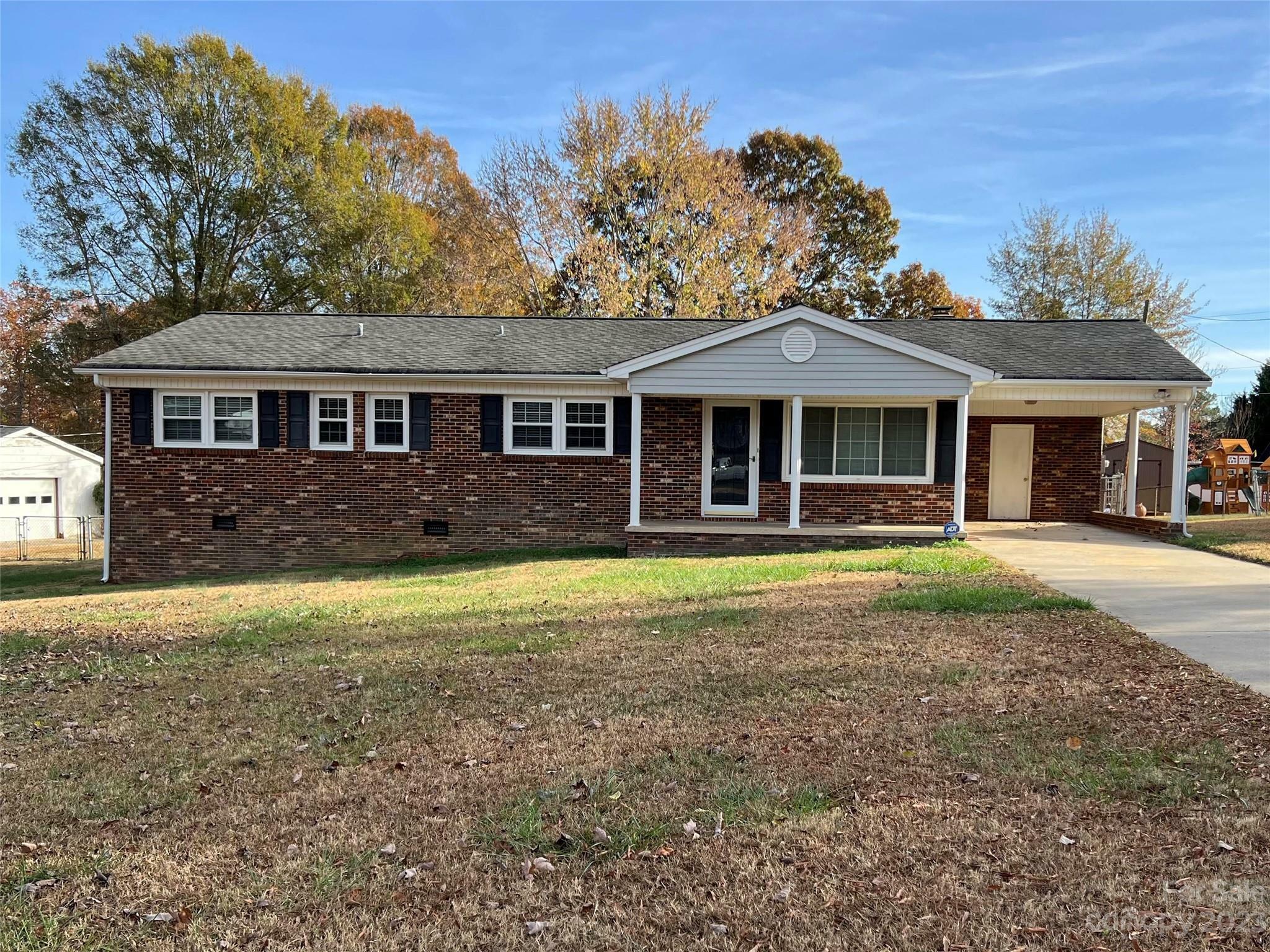 Property Photo: 709 Sandalwood Lane NC 28086