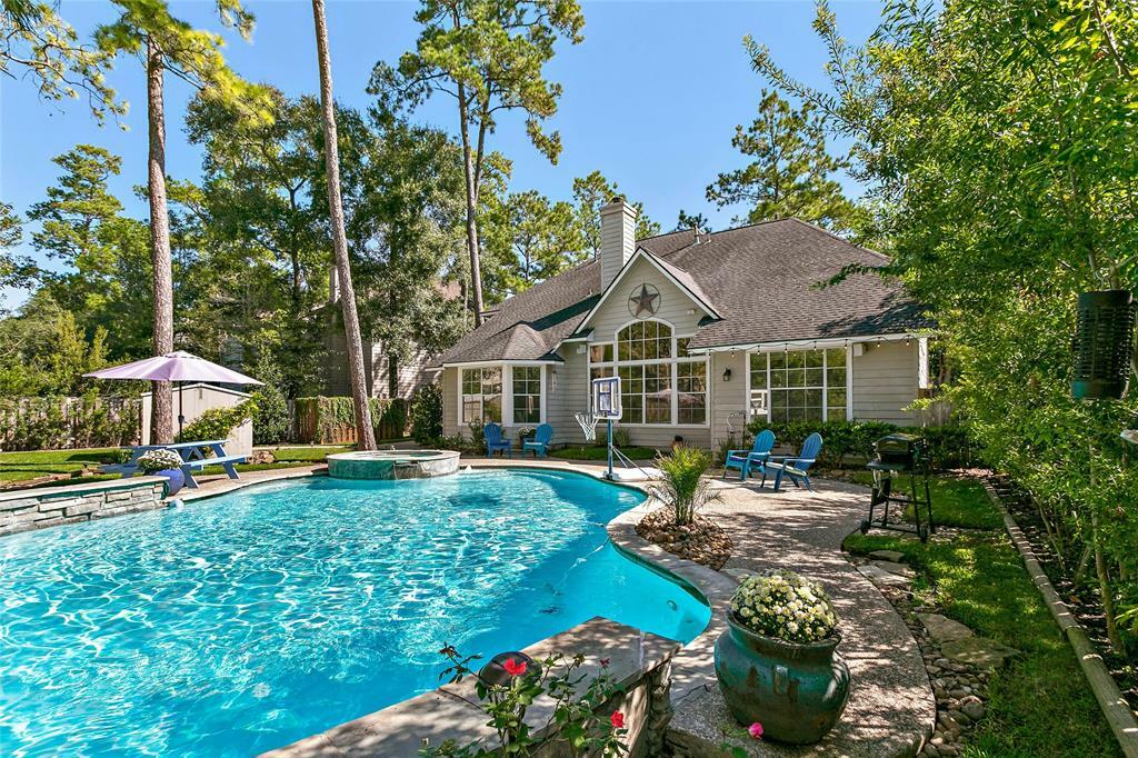 Property Photo: 35 Larks Aire Place TX 77381