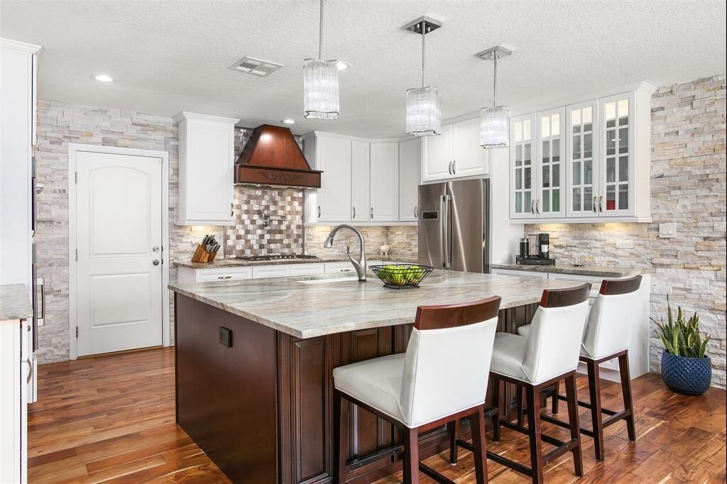 Property Photo:  1720 Pinegrove Street  TX 77539 