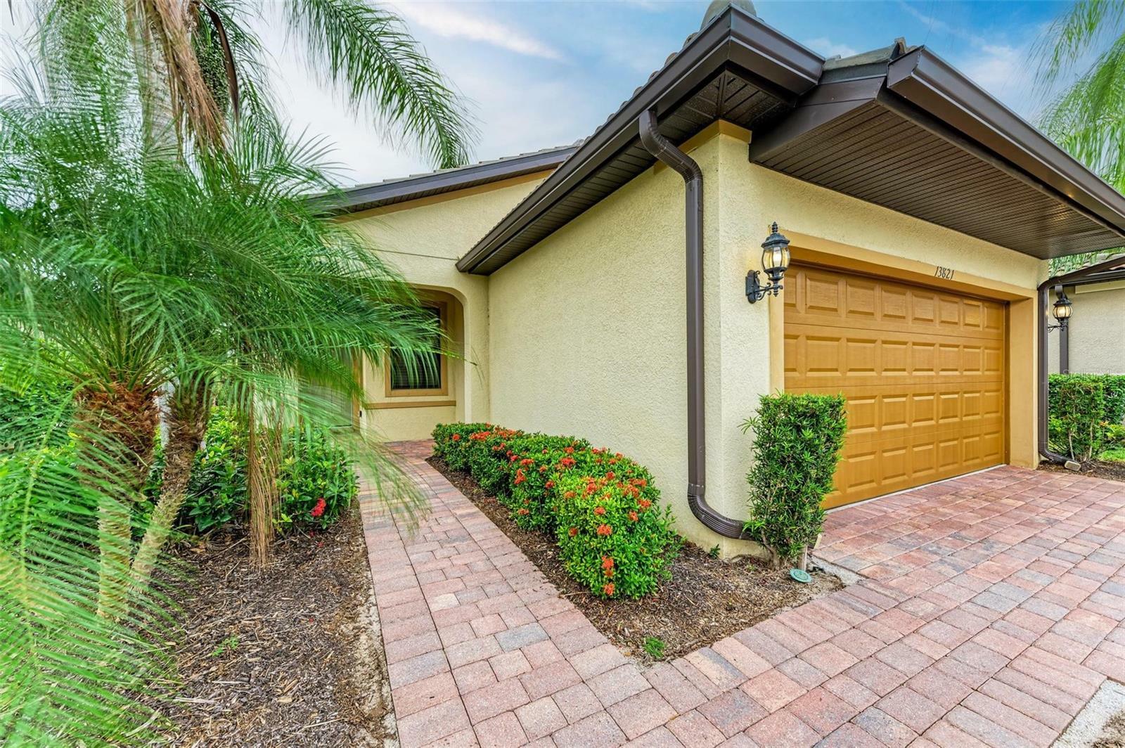 Property Photo:  13821 Alafaya Street  FL 34293 