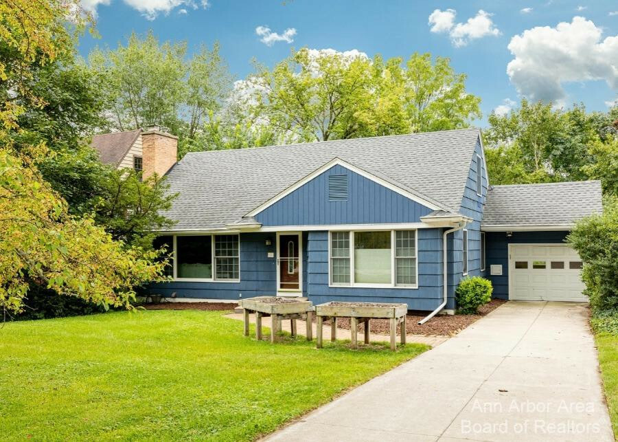 Property Photo:  603 Sunset Road  MI 48103 