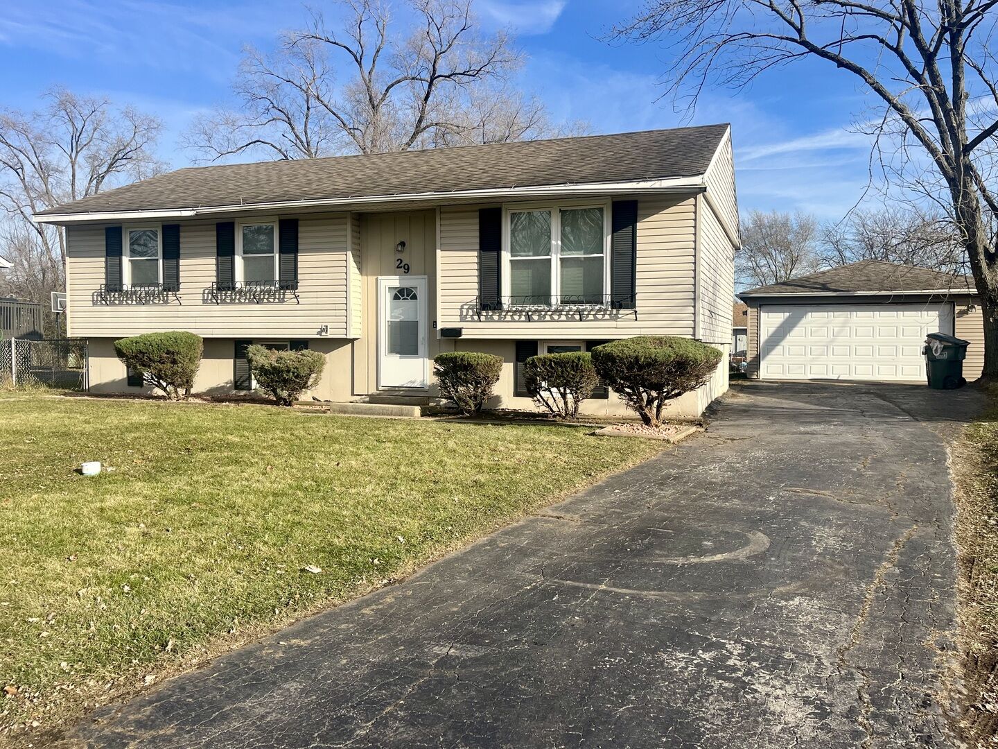 Property Photo:  29 N Oak Lane  IL 60425 