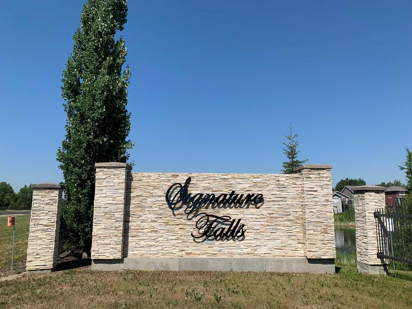 Property Photo: 8626 72 Avenue AB T8X 0N9