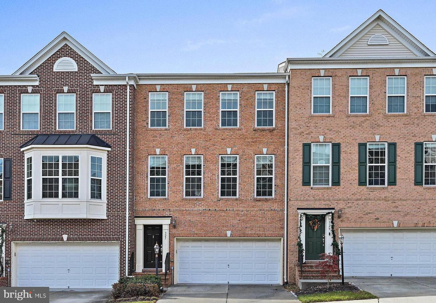 Property Photo: 327 Caldwell Terrace SE VA 20175