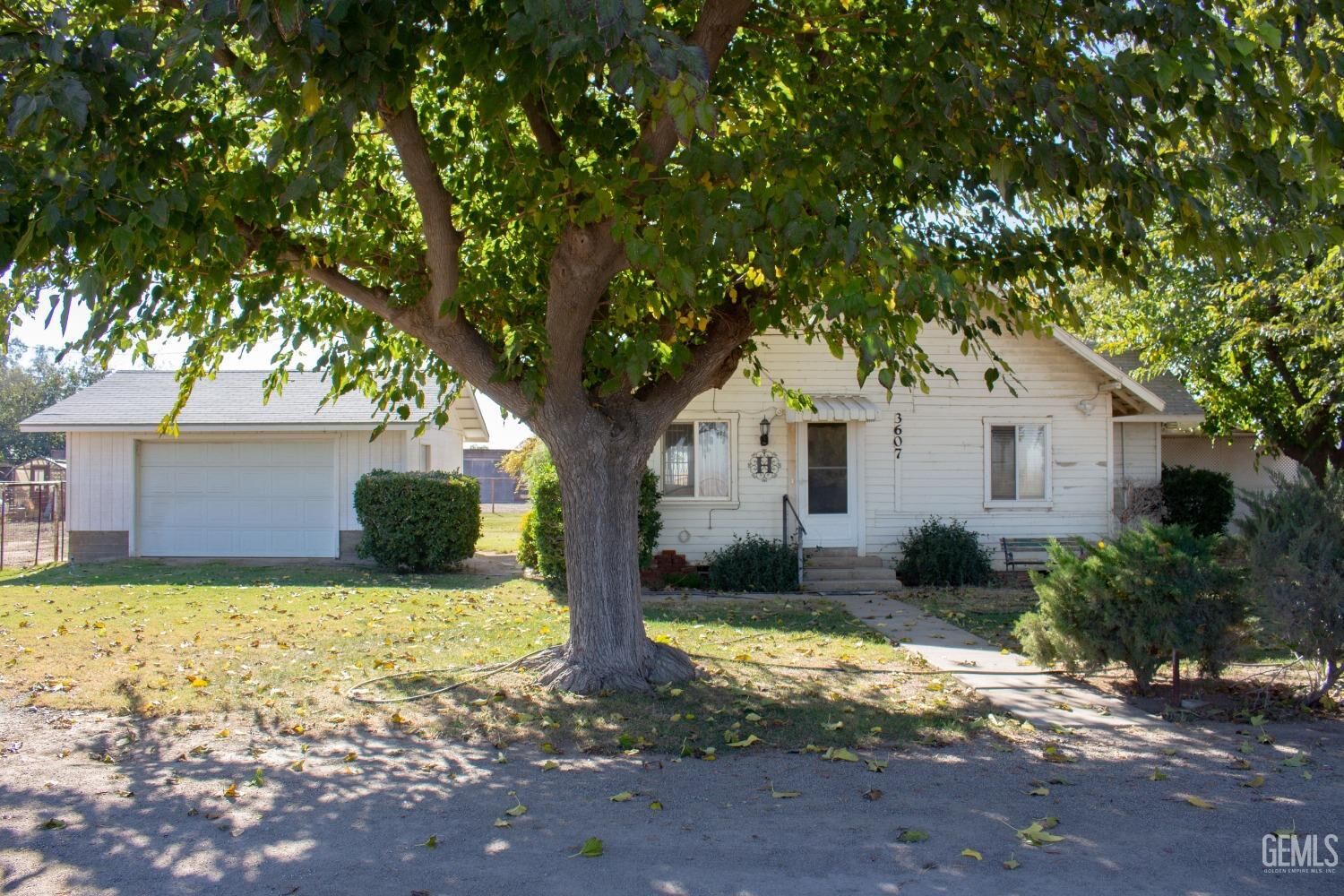 Property Photo:  3607 Di Giorgio Road  CA 93307 