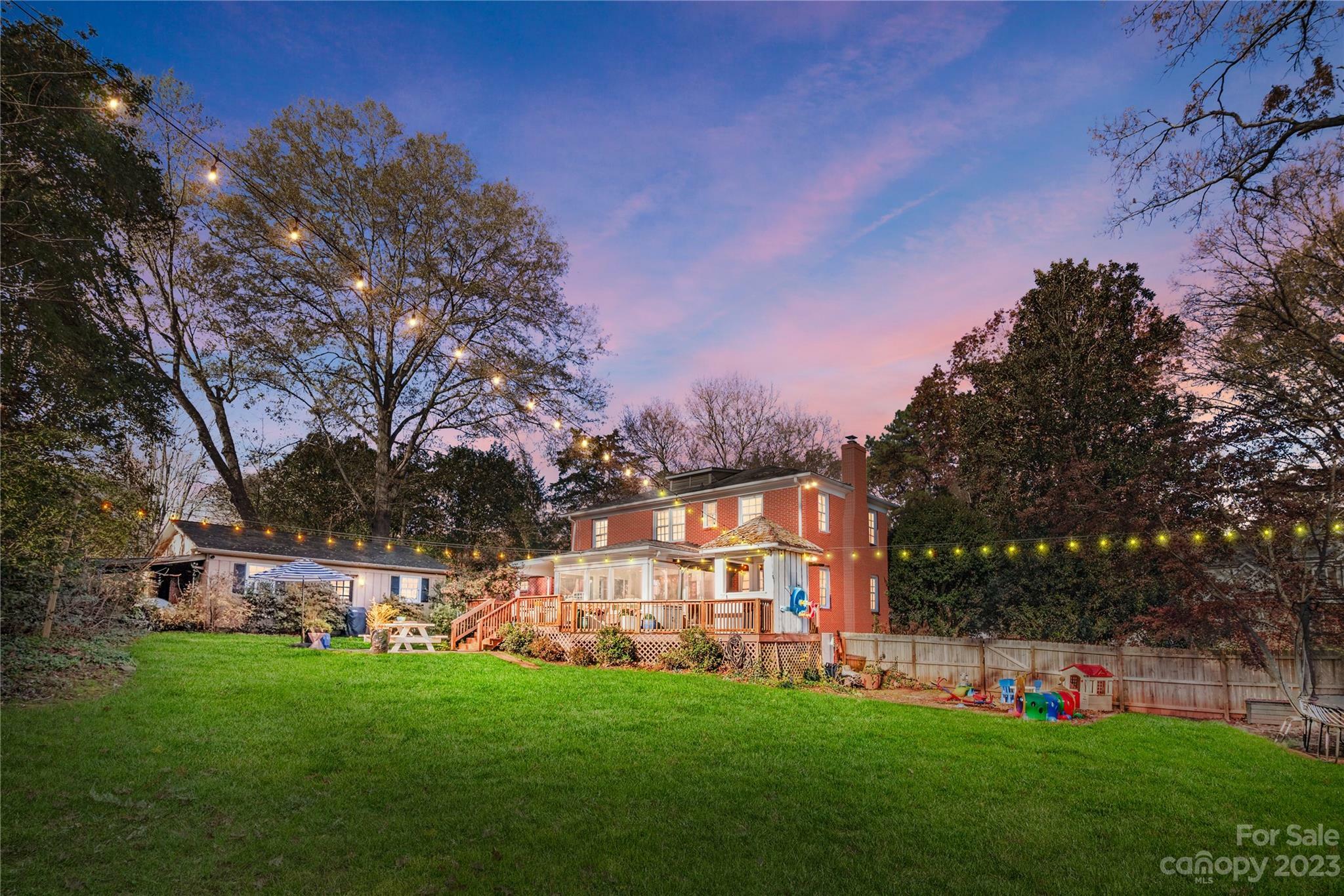 Property Photo: 112 Sardis View Road NC 28211