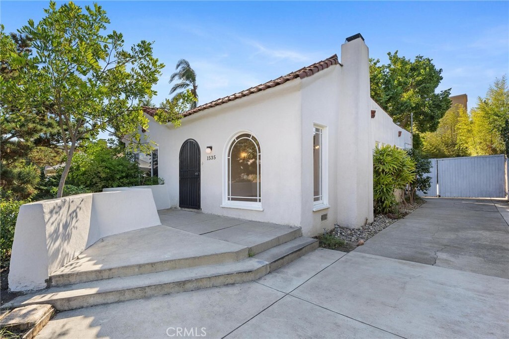 1535 S Carmelina Avenue  Los Angeles CA 90025 photo