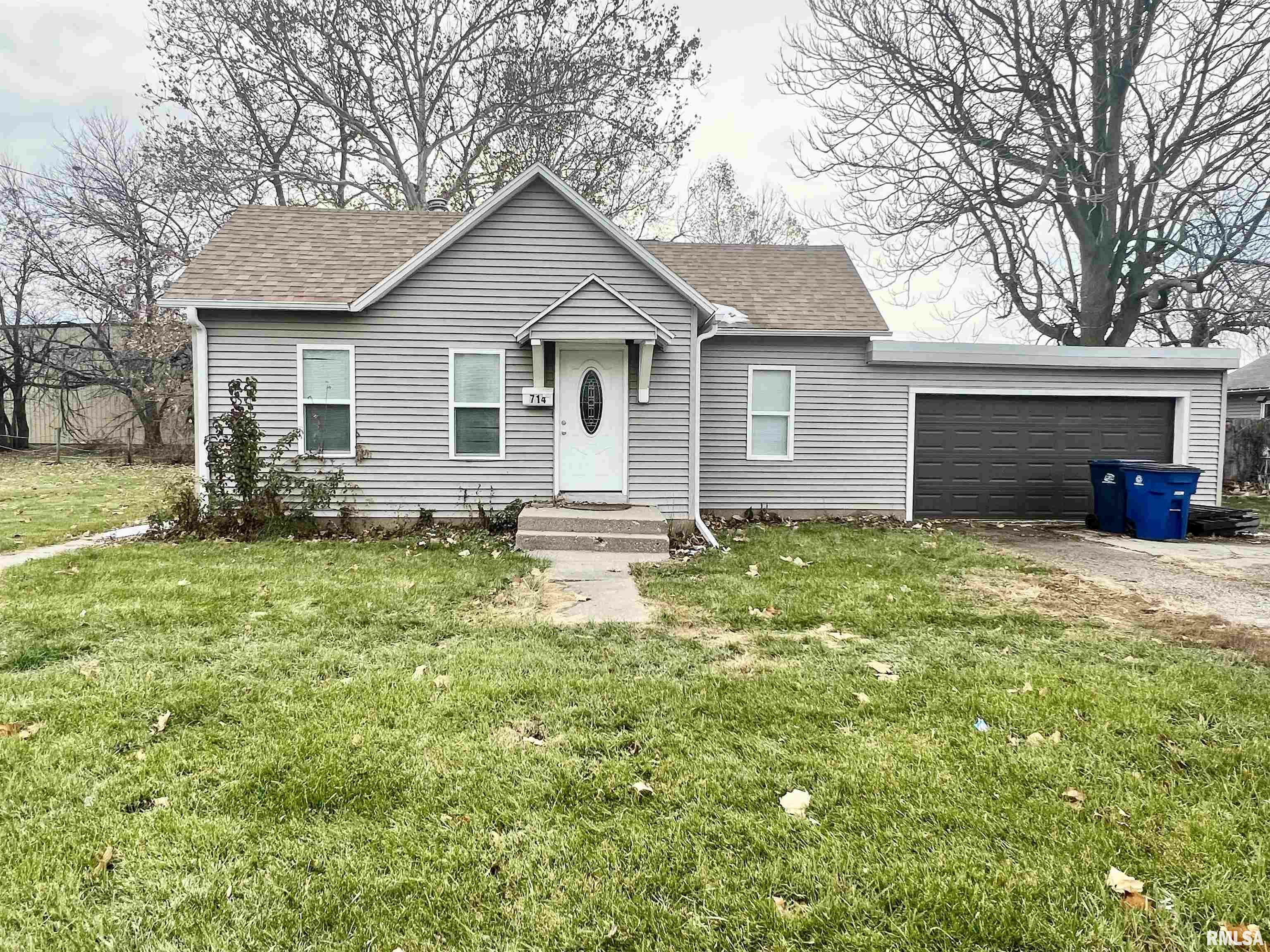 Property Photo:  714 S D Street  IL 61462 