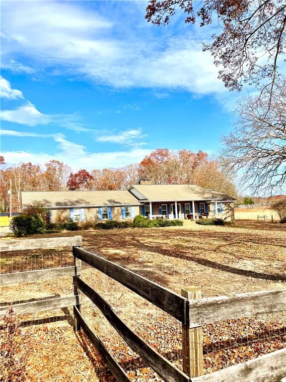 Property Photo: 135 Acker Road SC 29627