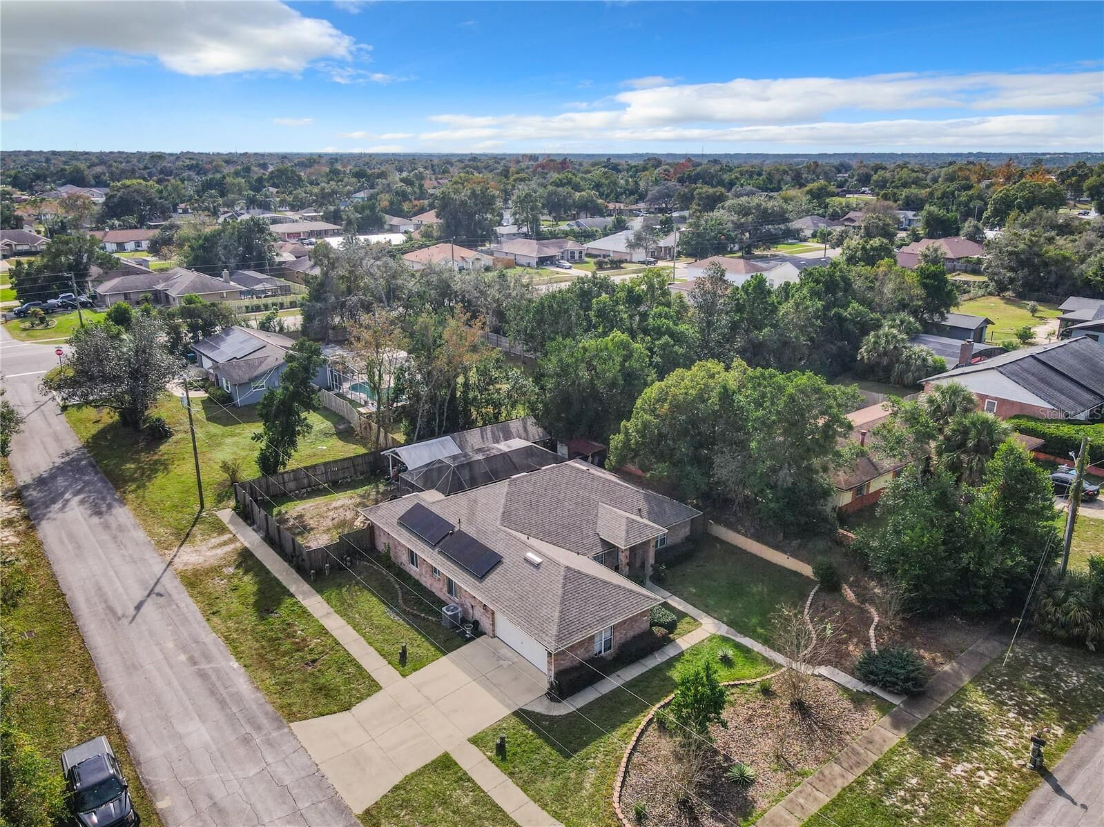 Property Photo:  979 Utica Street  FL 32725 