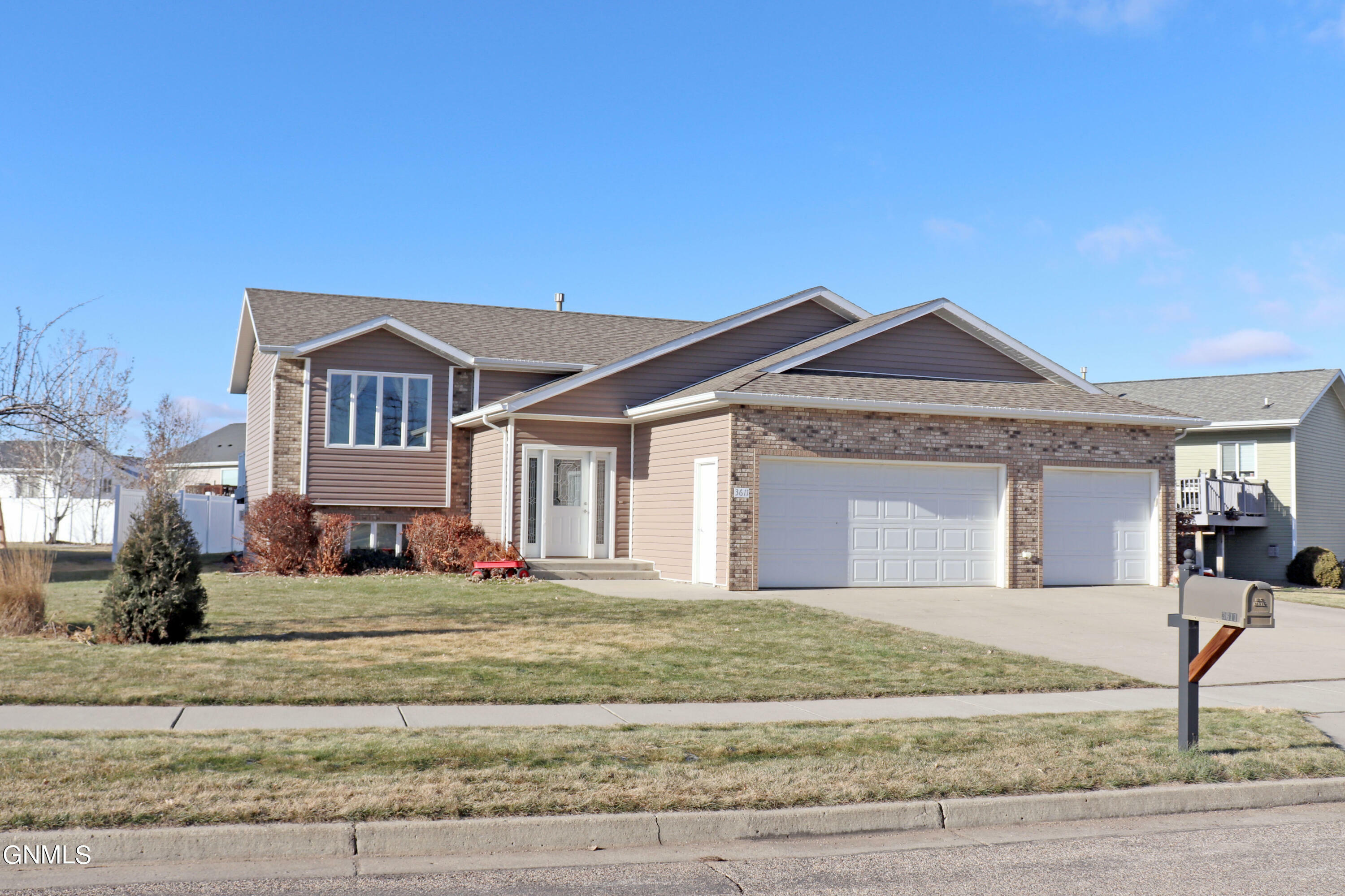 3611 Woodbend Drive SE  Mandan ND 58554 photo