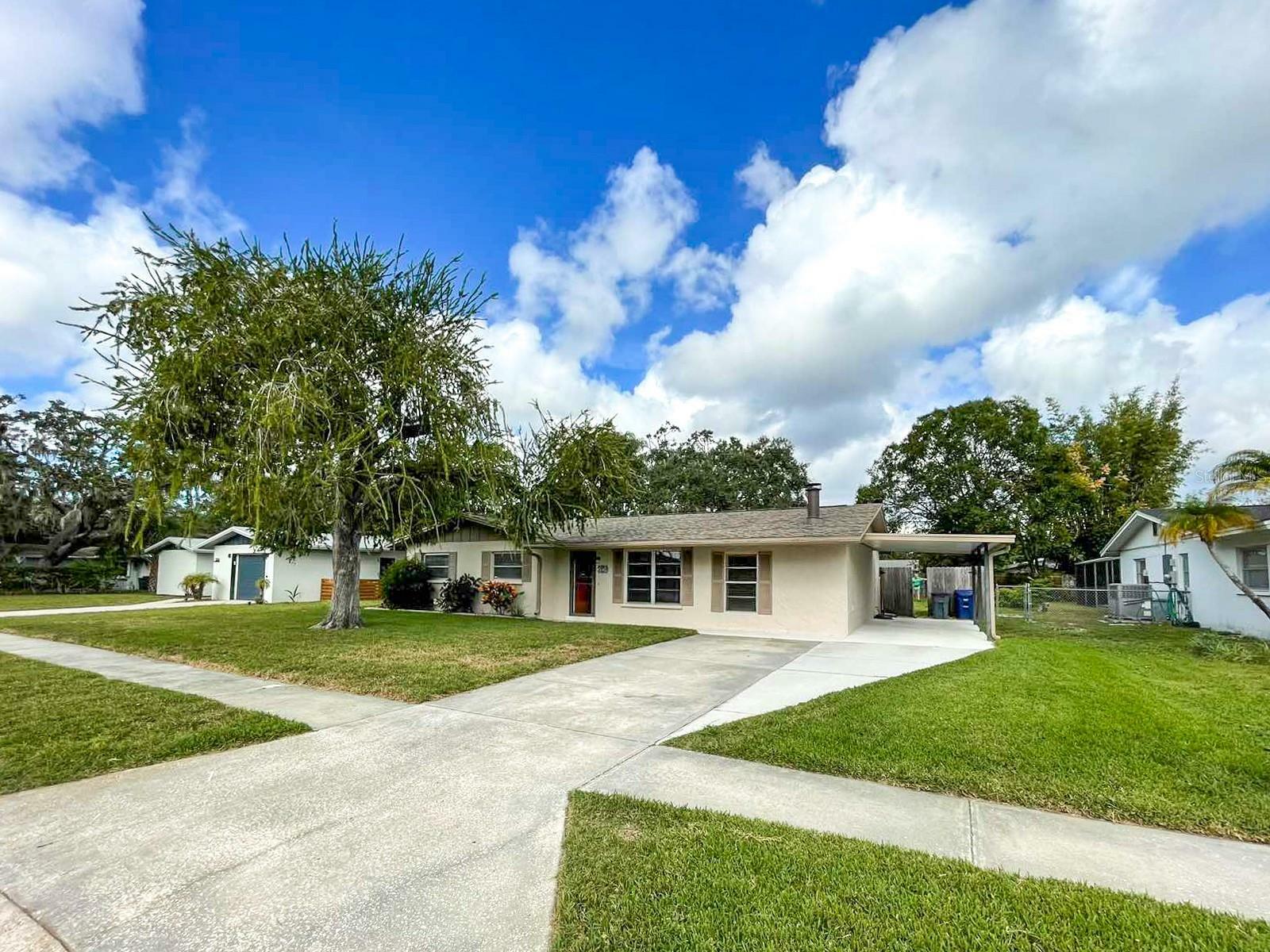 Property Photo:  5357 Laurelwood Place  FL 34232 