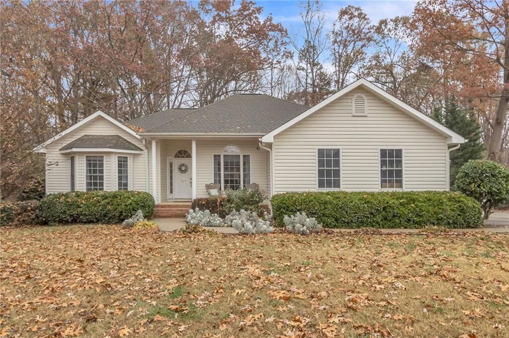 Property Photo:  717 Sunny Shore Lane  SC 29621 