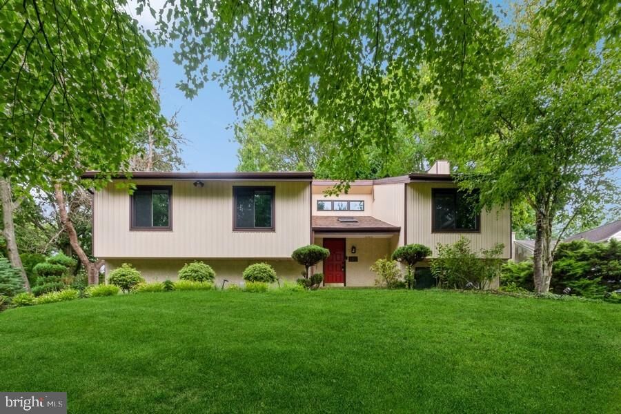 Property Photo:  102 Waterview Circle  PA 19083 