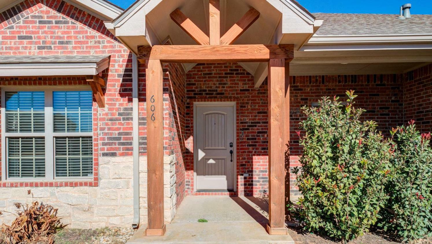 Property Photo:  606 N 5th Street  TX 79382 