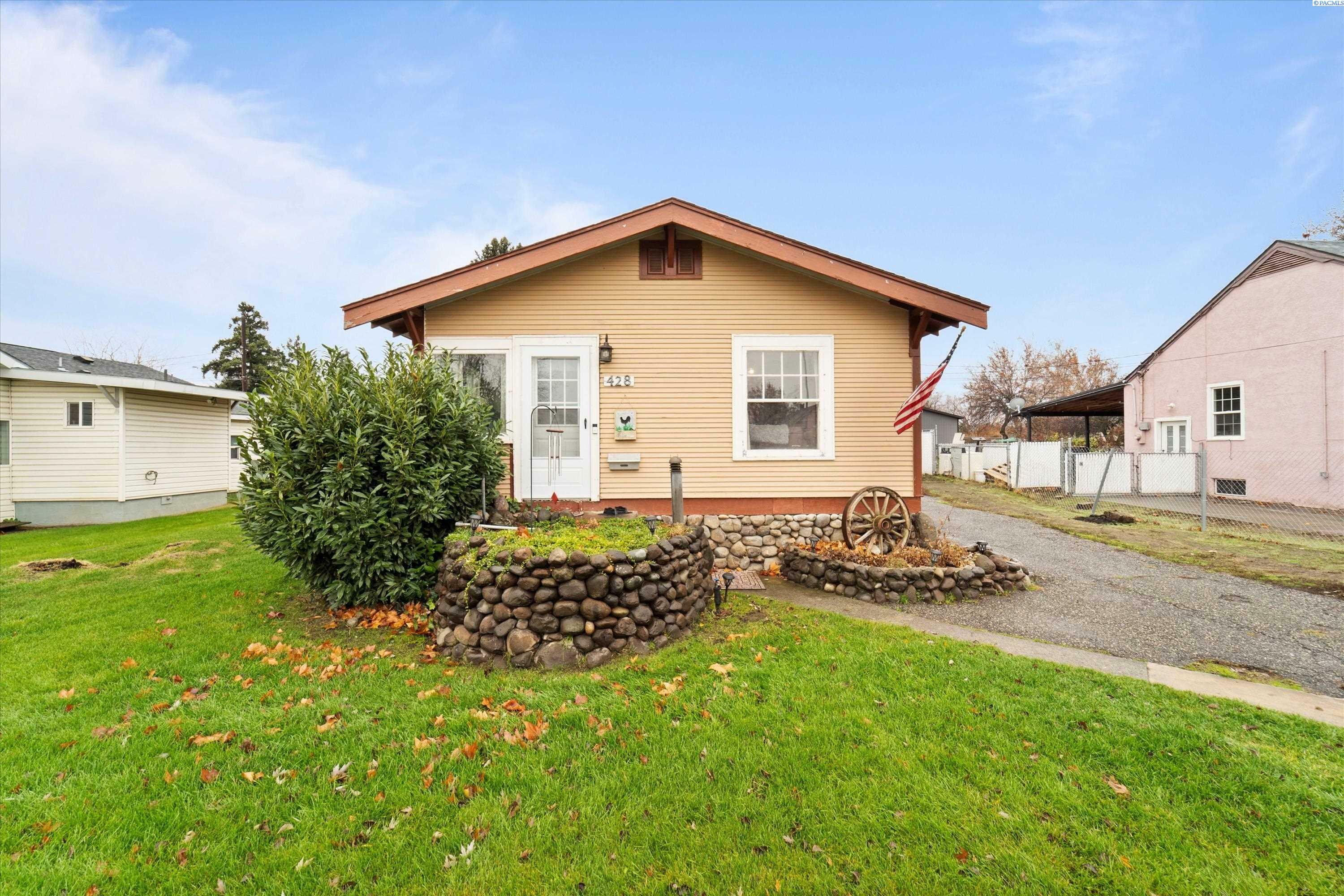 Property Photo:  428 E 3rd Ave  WA 99336 