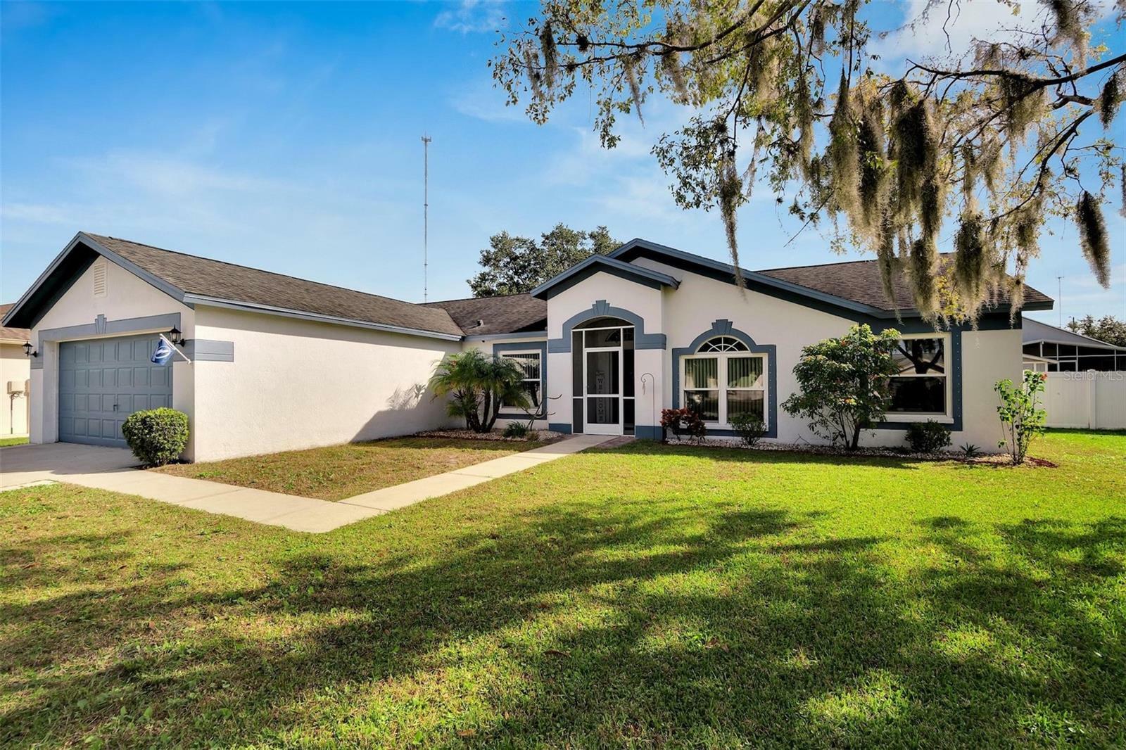 Property Photo:  10618 Foxcrest Way  FL 33569 