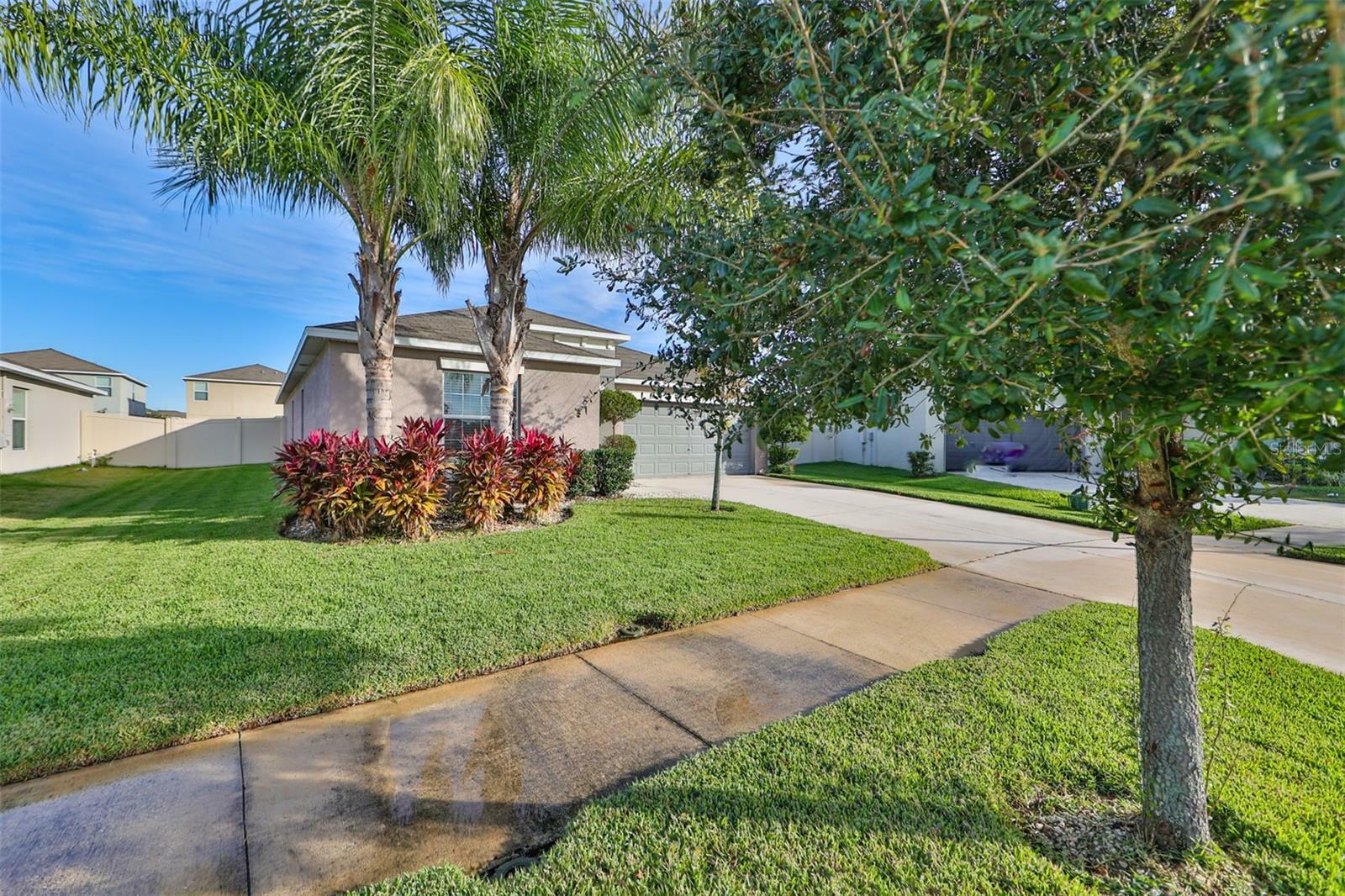 Property Photo:  6810 Hazelnut Spice Drive  FL 33573 