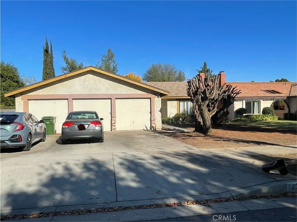 Property Photo: 22753 Gault Street CA 91307