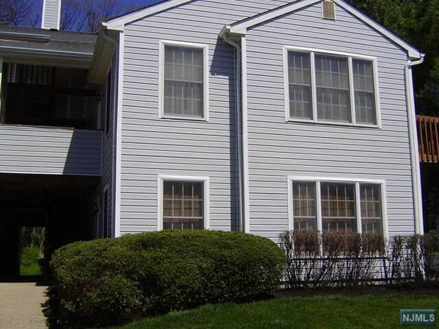 Property Photo:  54 Stonyridge Drive  NJ 07035 