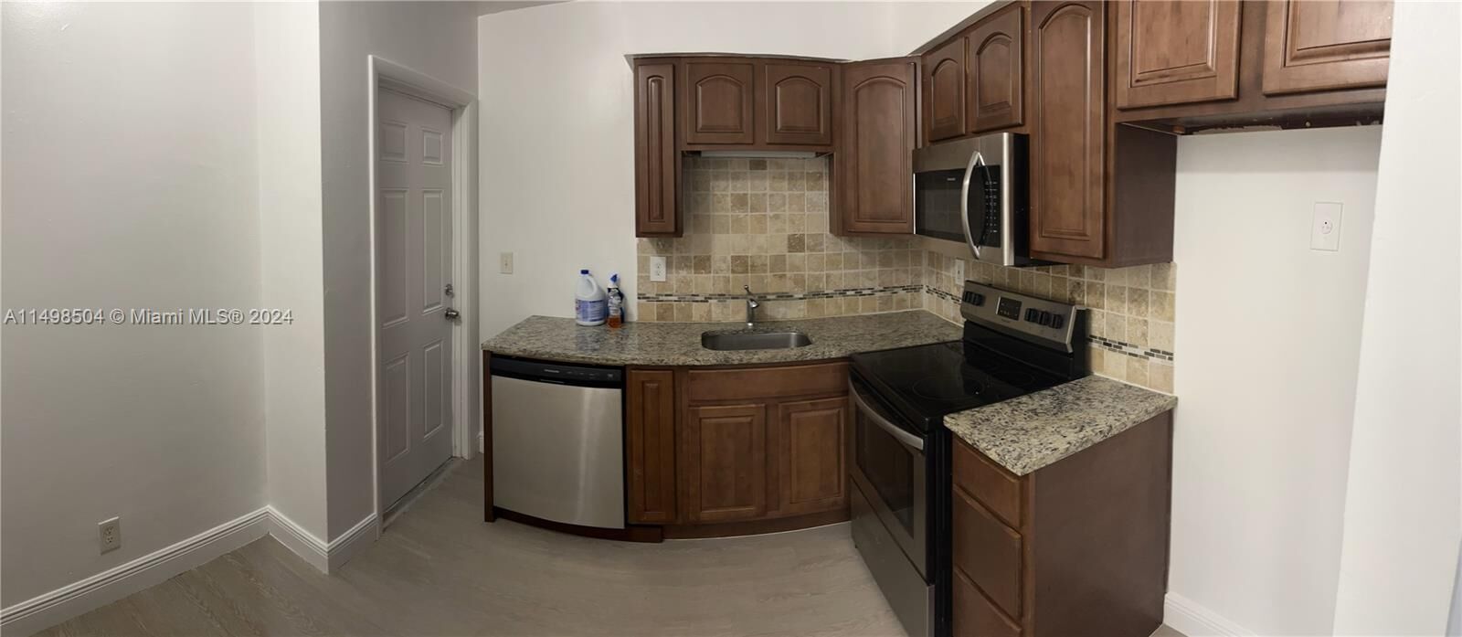 Property Photo: 1916 SW 11th St 32 FL 33312