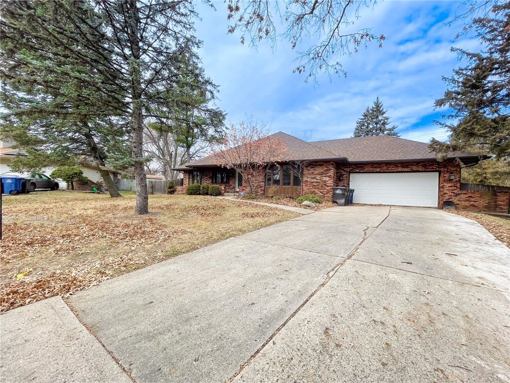 Property Photo:  2917 Watrous Avenue  IA 50321 