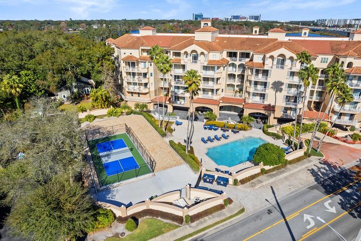 Property Photo:  1110 W Ivanhoe Boulevard 6  FL 32804 