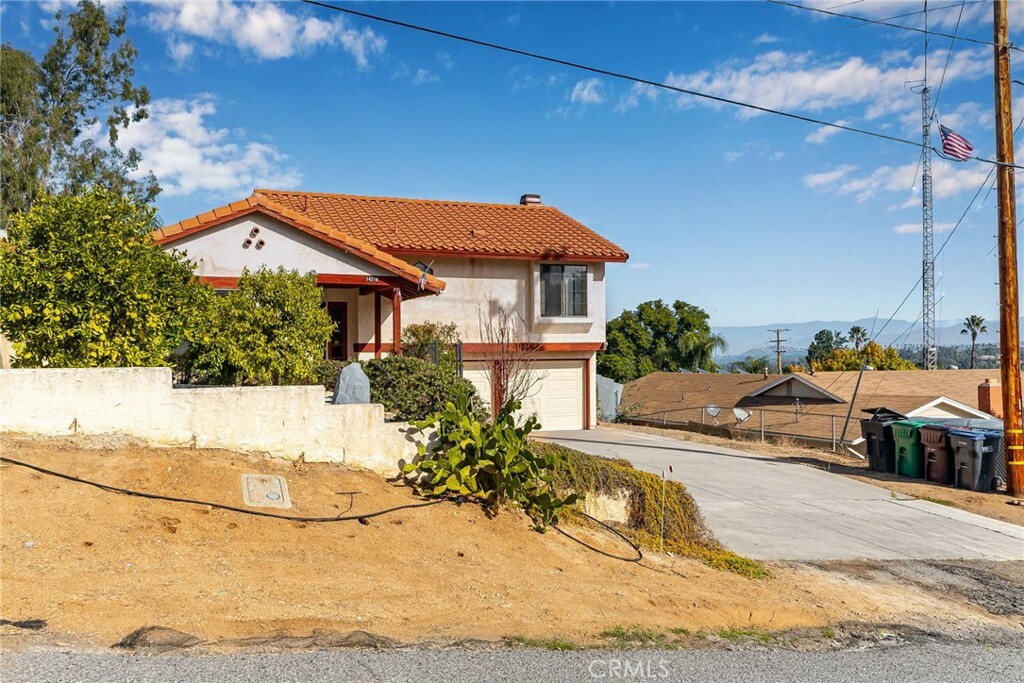 Property Photo: 14218 El Mesa Drive CA 92503