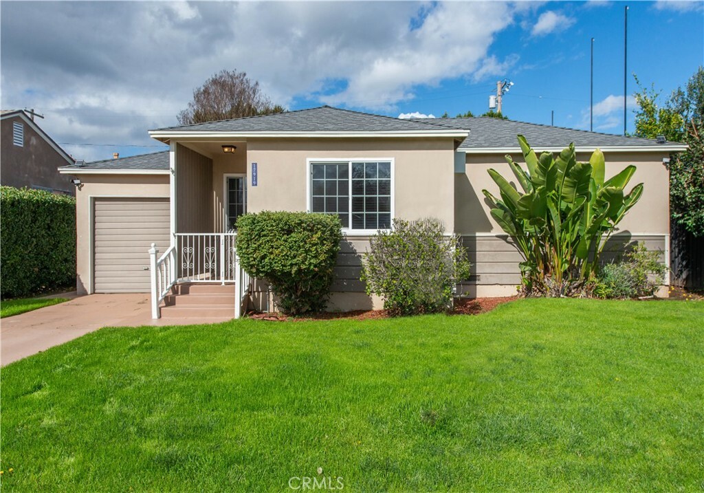 Property Photo:  17919 Emelita Street  CA 91316 