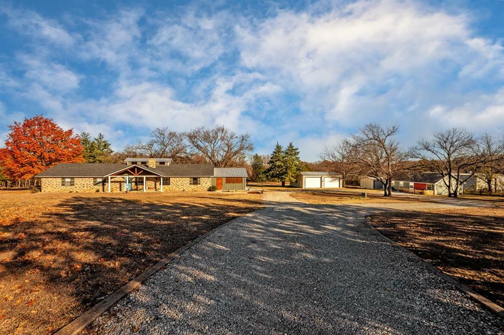 Property Photo:  895 Cemetery Road  TX 75076 