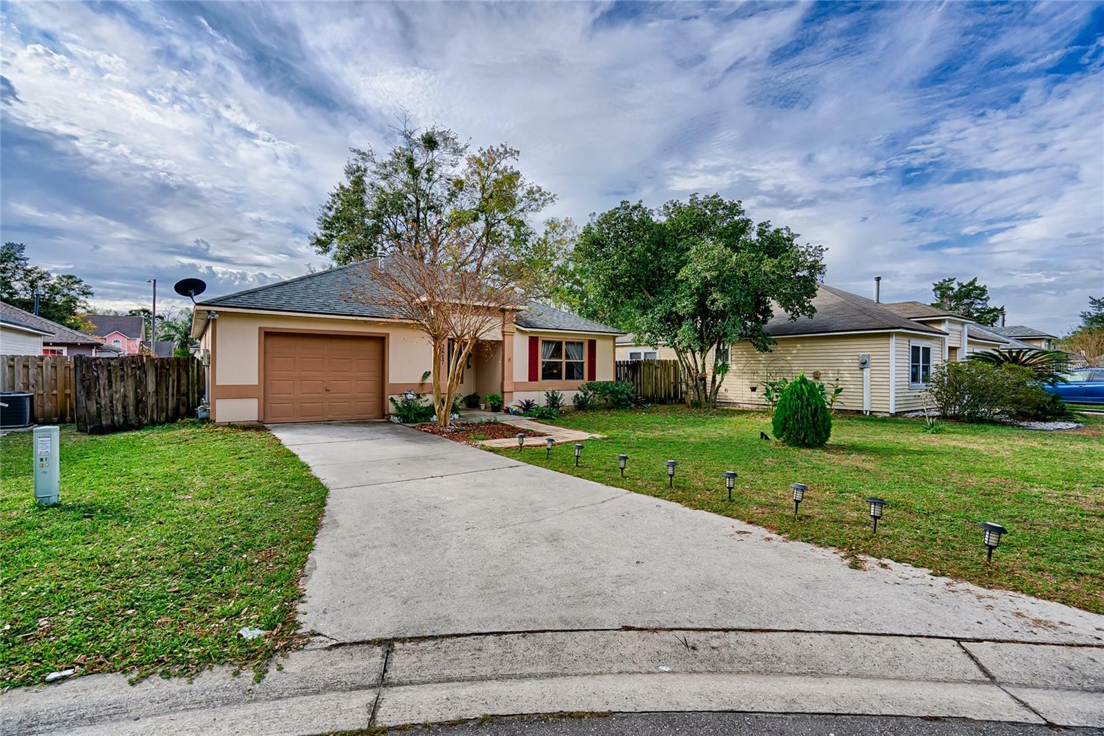 Property Photo:  2517 NW 38th Place  FL 32605 