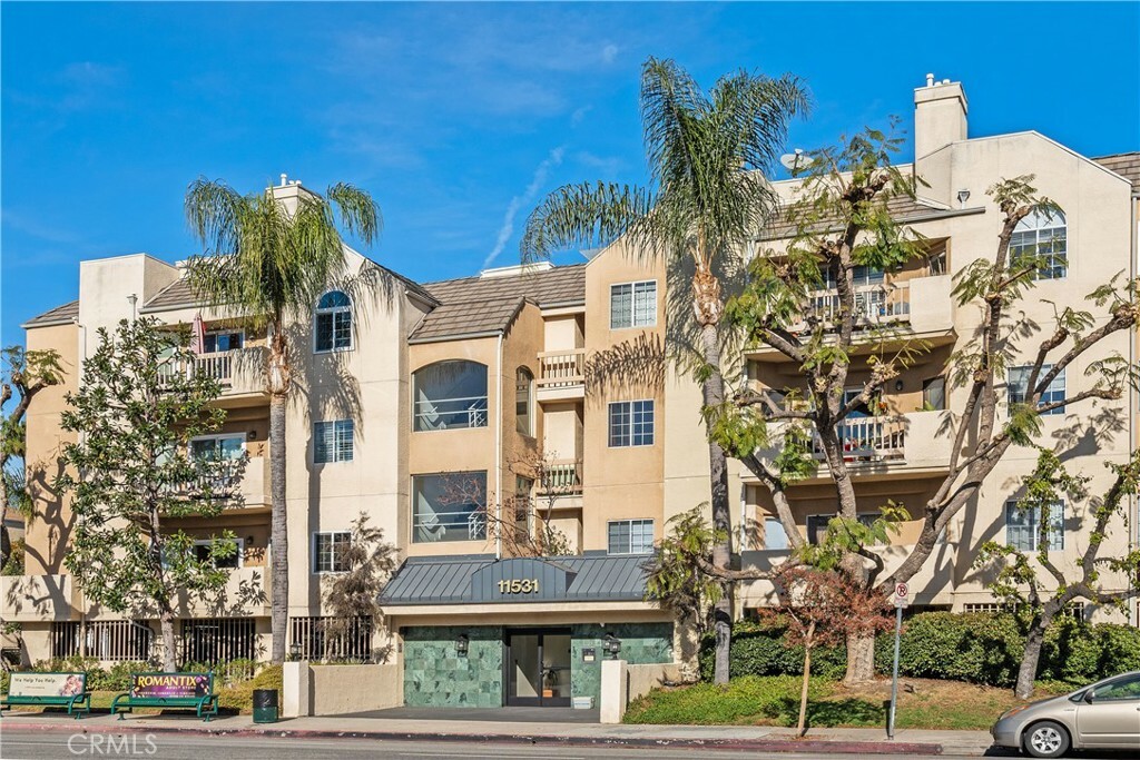 Property Photo:  11531 Riverside Drive 105  CA 91602 