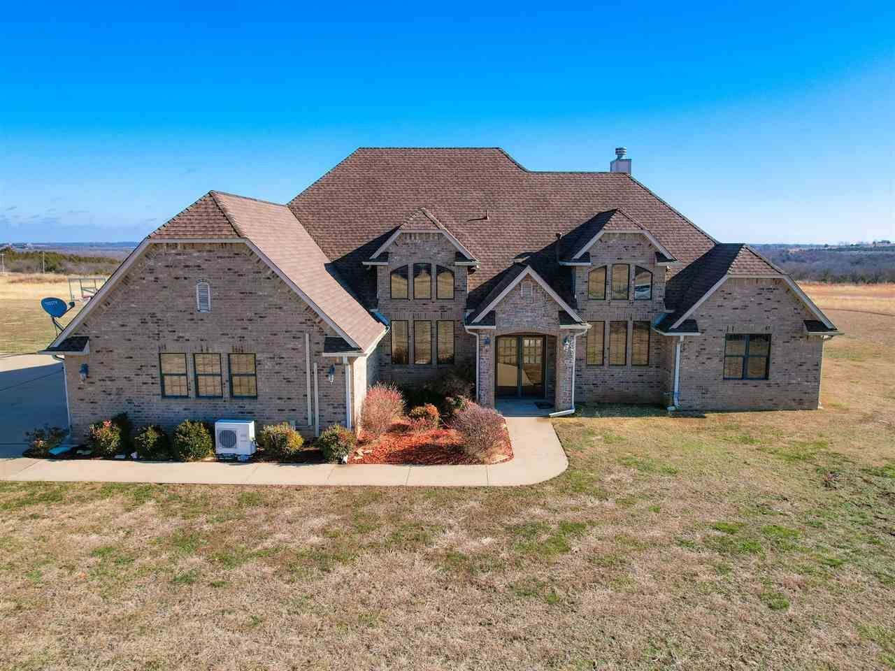 Property Photo:  2011 Clifton Ln  OK 74604 