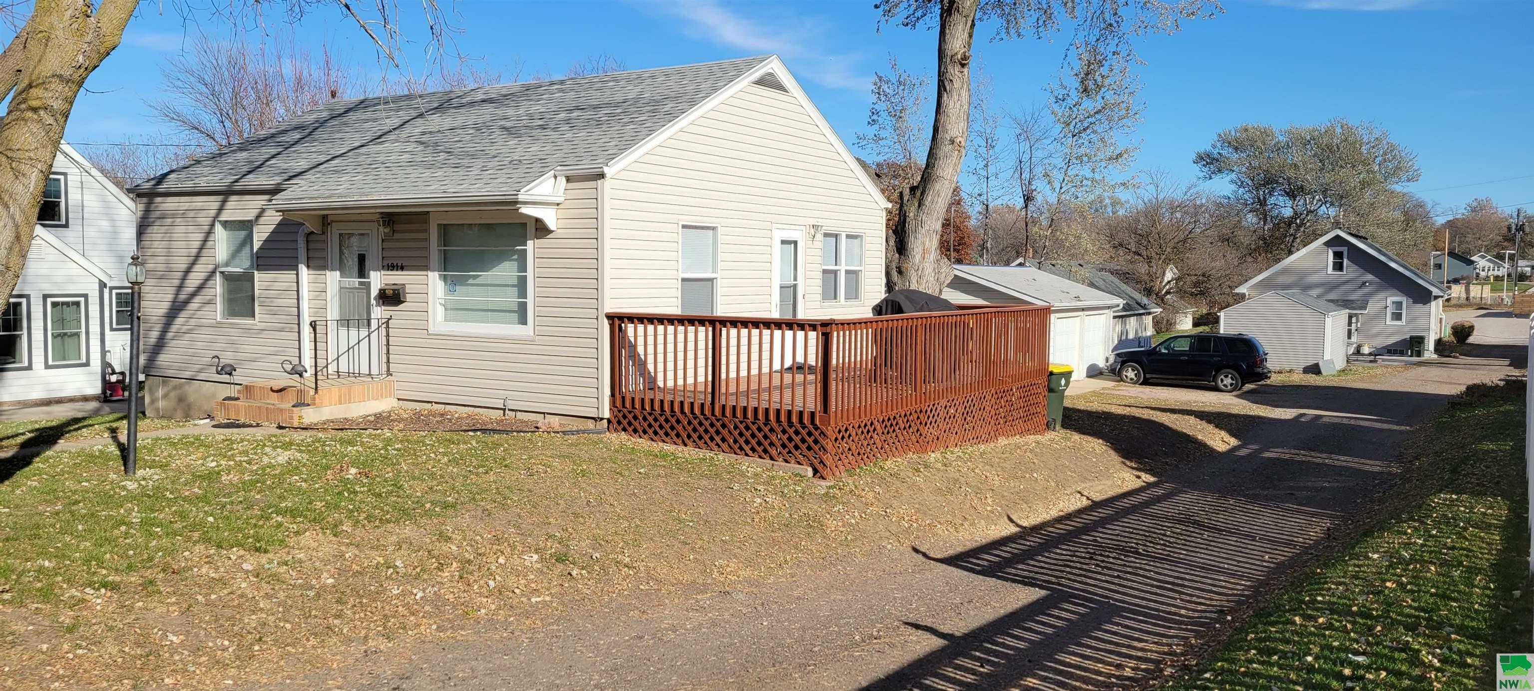 Property Photo:  1914 S Hennepin Street  IA 51106 