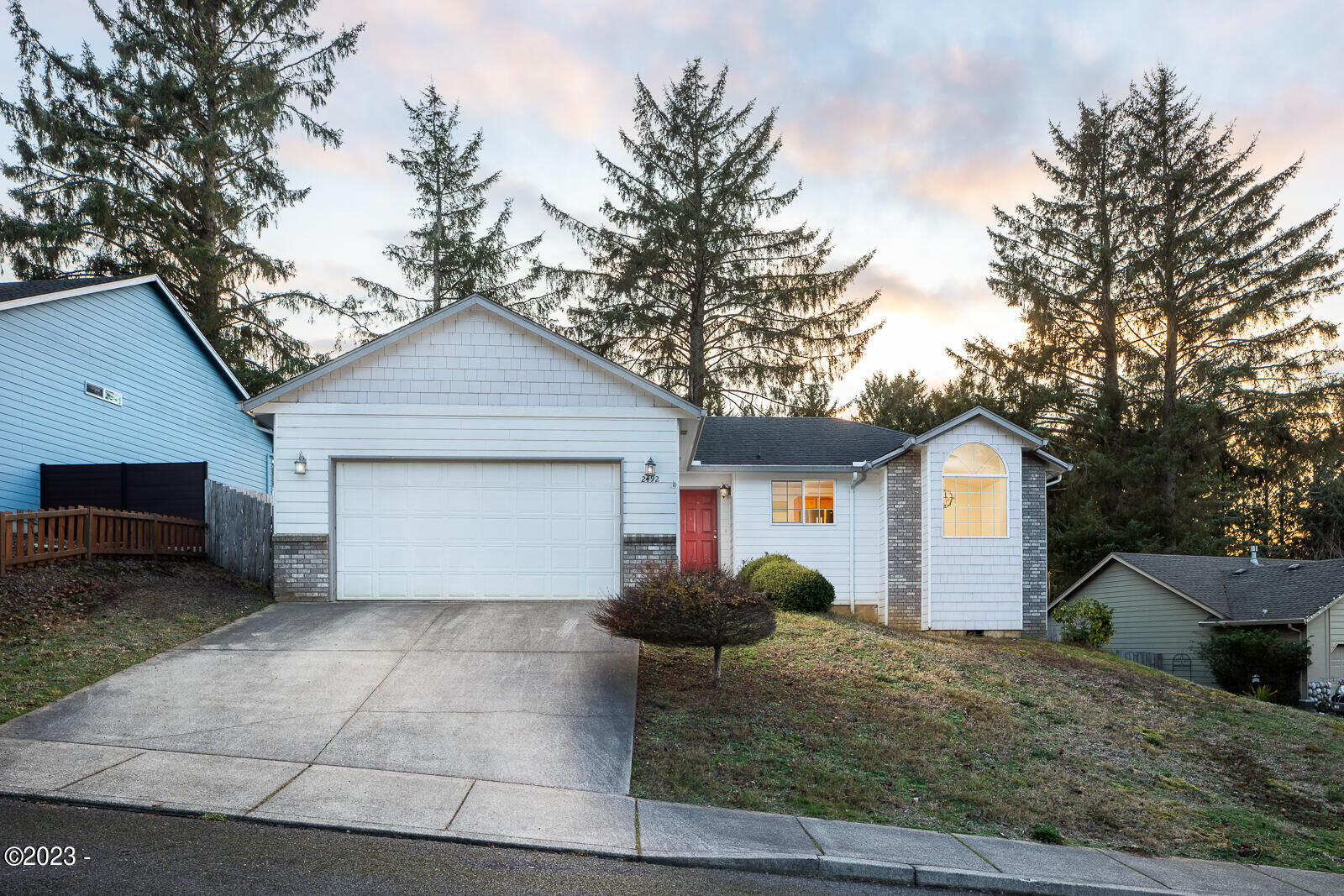 Property Photo: 2492 NE 57th Court OR 97367