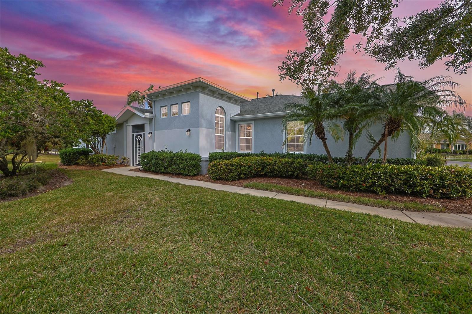 Property Photo:  2407 Sifield Greens Way  FL 33573 