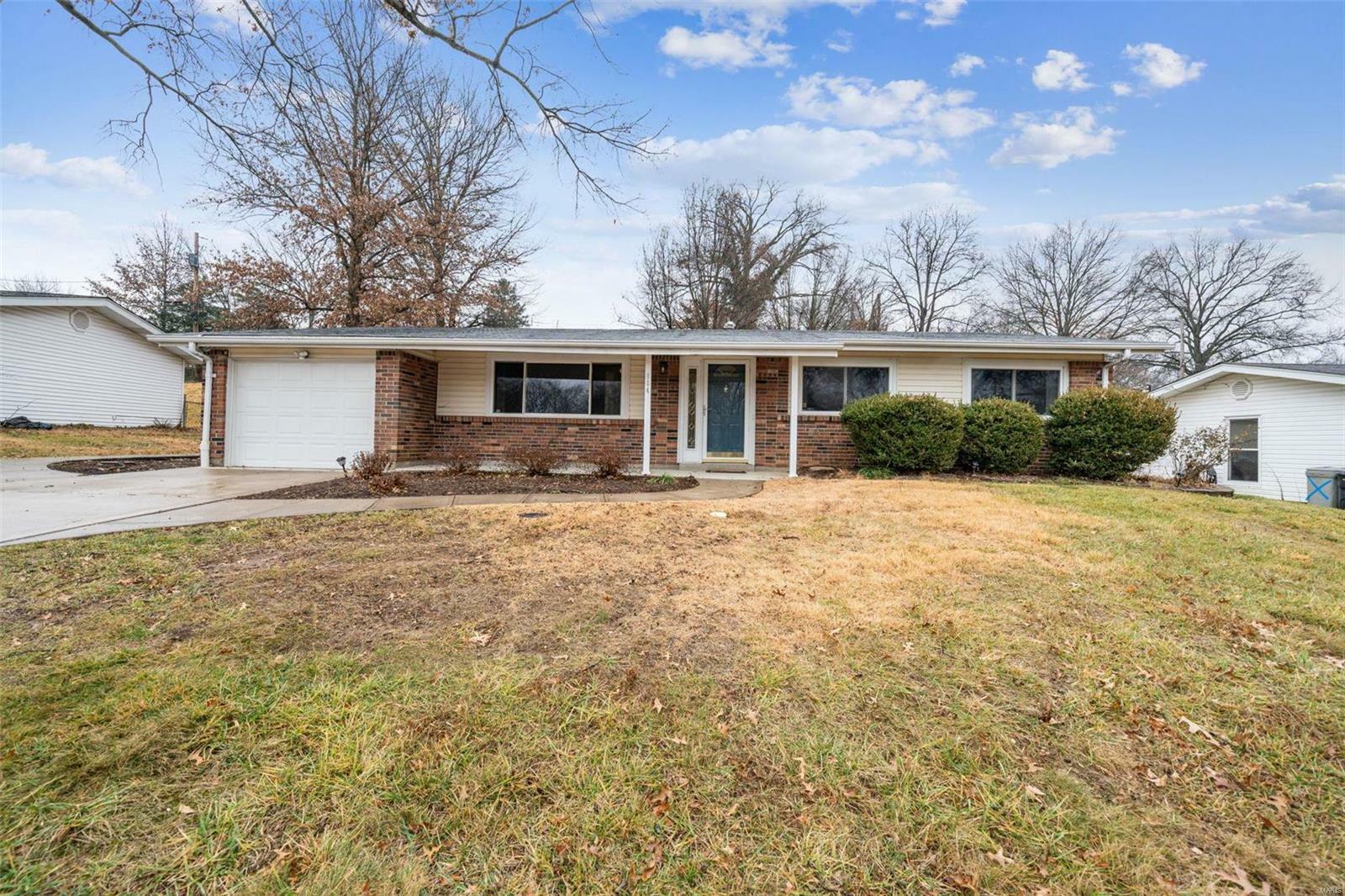 Property Photo: 804 Parkfield Terr MO 63021