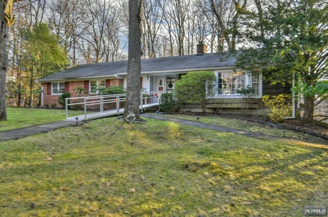 Property Photo:  36 Hampshire Hill Road  NJ 07458 