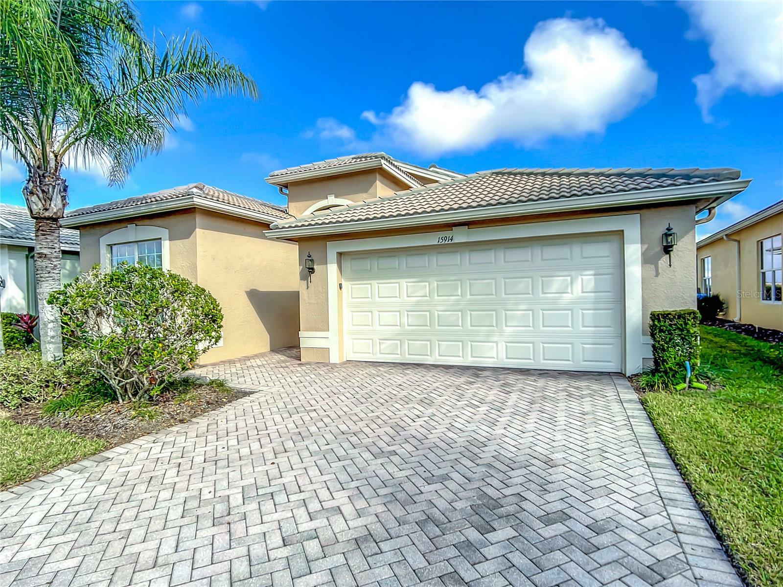 Property Photo:  15914 Golden Lakes Drive  FL 33598 