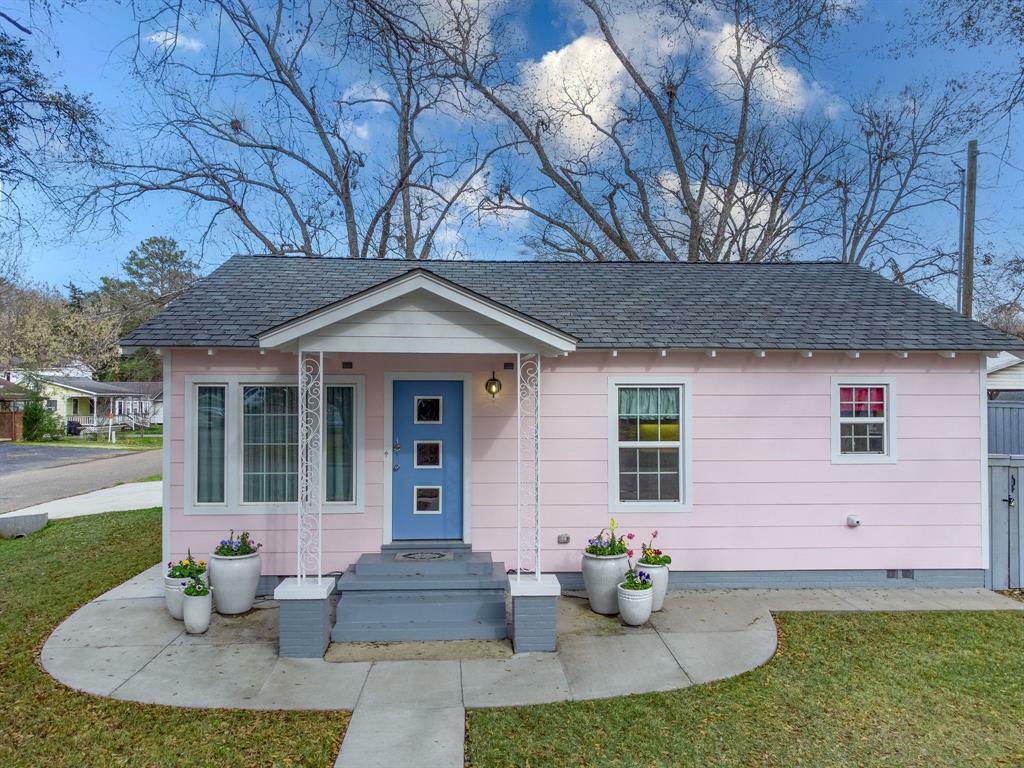 Property Photo:  520 N Walnut Street  TX 75657 