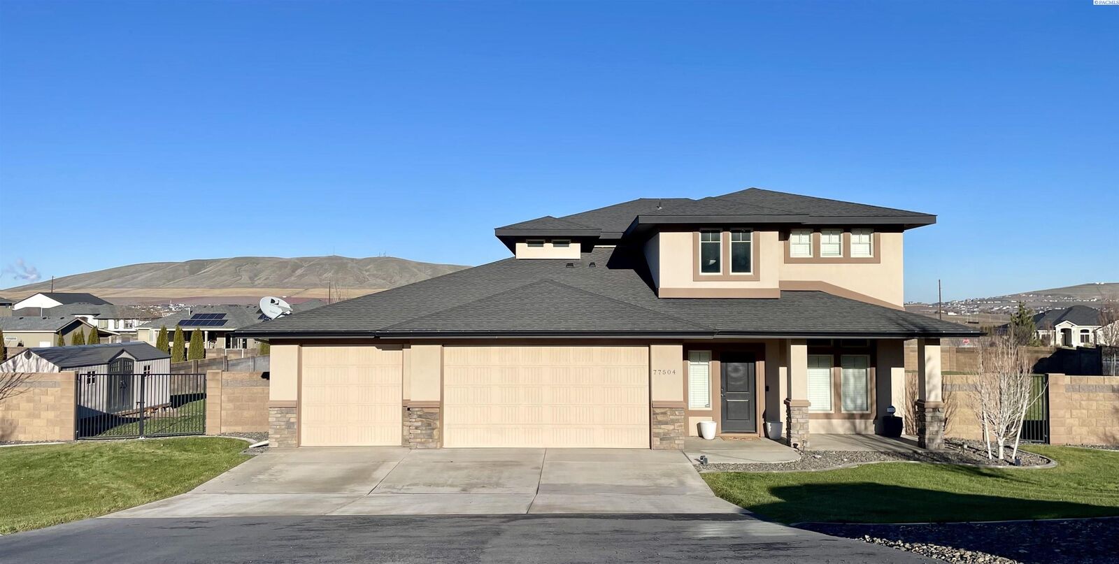 Property Photo: 77504 E Timothy Ln WA 99338