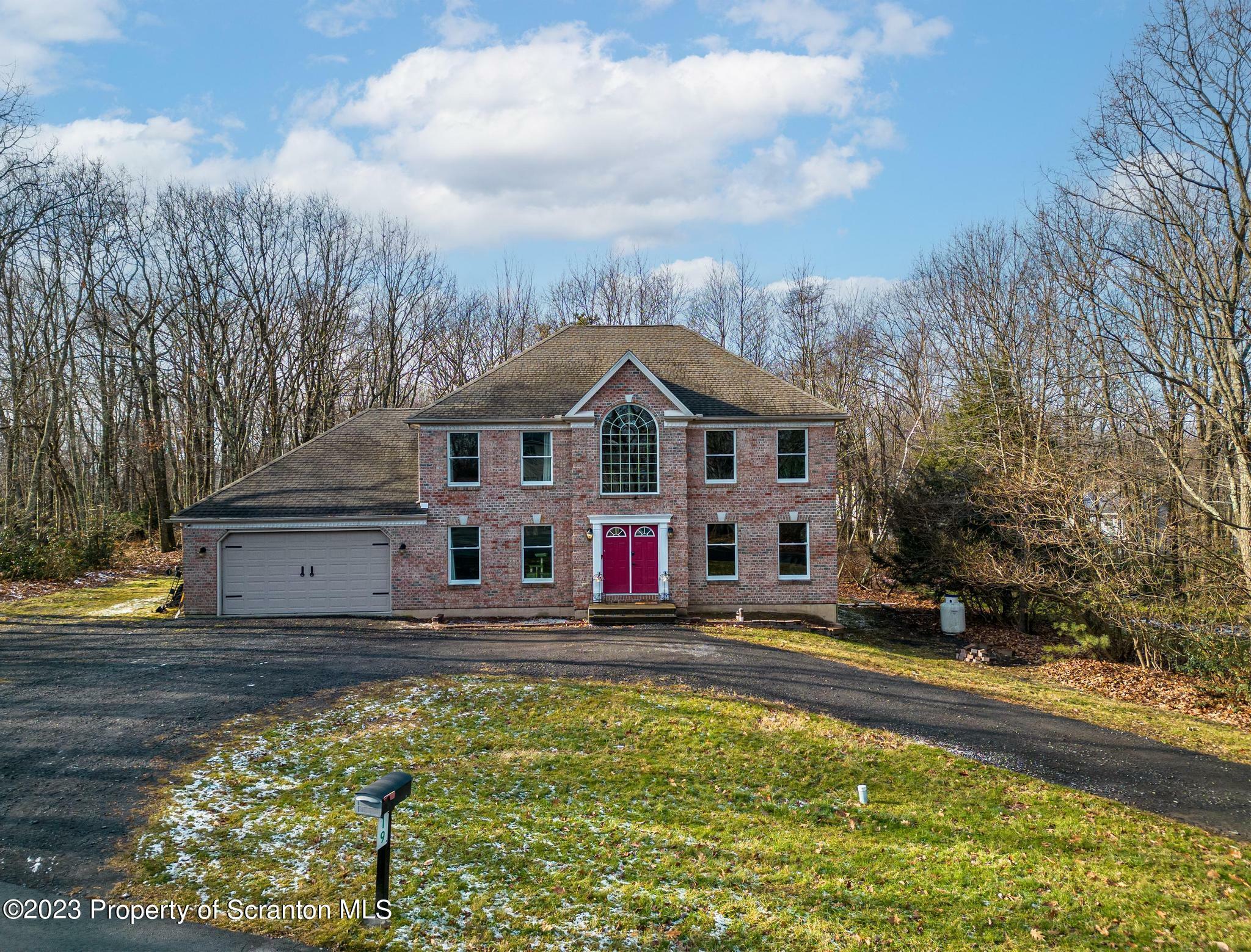 Property Photo:  19 Stonegate Court  PA 18344 