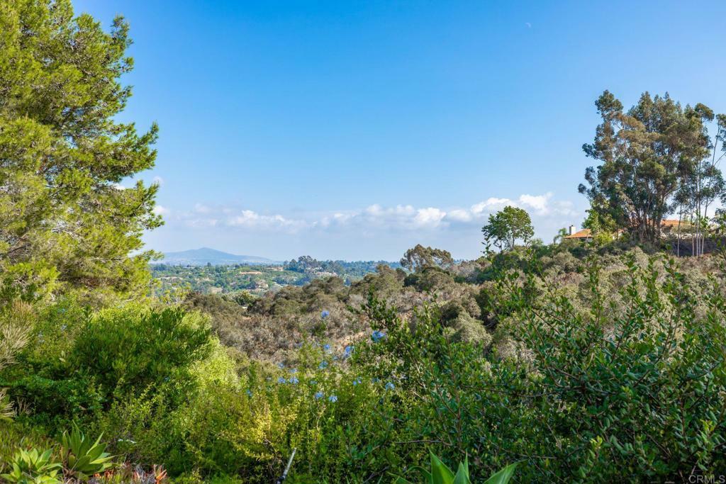 Property Photo:  124 S Darien Drive  CA 92024 